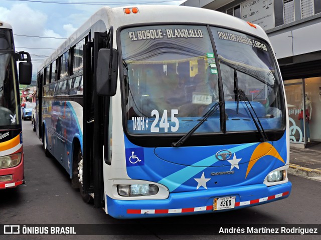 Autotransportes Granados Contreras 02 na cidade de Cartago, Cartago, Costa Rica, por Andrés Martínez Rodríguez. Número da foto: #12304853.