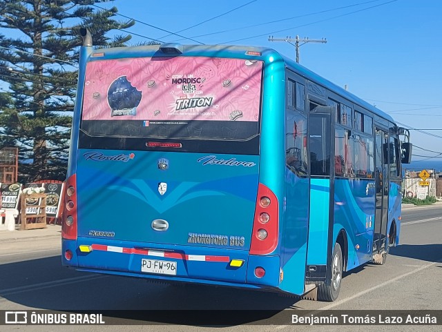 Taxibuses San Antonio 128 na cidade de El Tabo, San Antonio, Valparaíso, Chile, por Benjamín Tomás Lazo Acuña. Número da foto: #12304885.