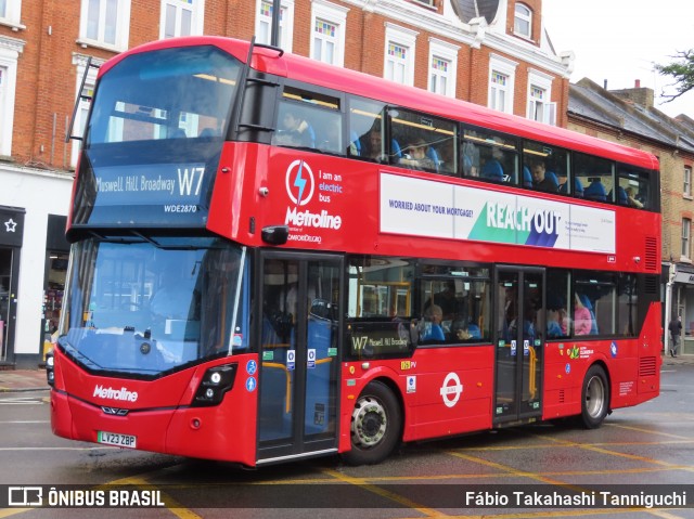Metroline WDE2870 na cidade de London, Greater London, Inglaterra, por Fábio Takahashi Tanniguchi. Número da foto: #12304214.