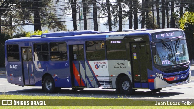Viação Jacareí 44.857 na cidade de Mogi das Cruzes, São Paulo, Brasil, por Jean Lucas Felix. Número da foto: #12304532.