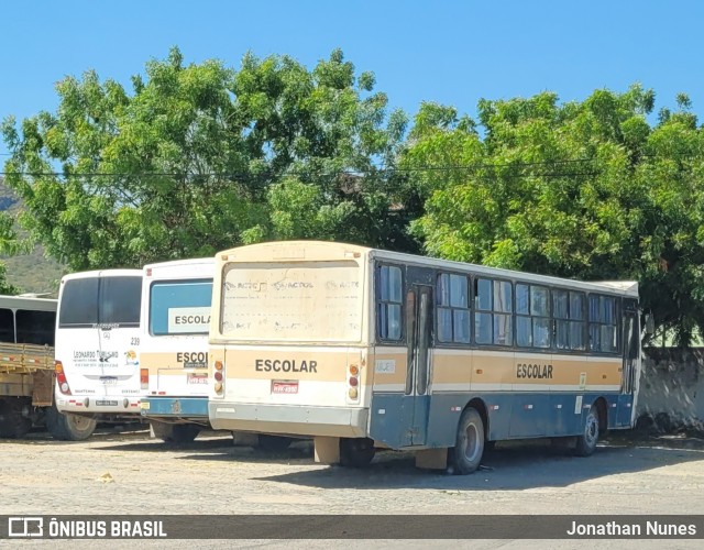 Escolares 117 na cidade de Ibaretama, Ceará, Brasil, por Jonathan Nunes. Número da foto: #12302416.