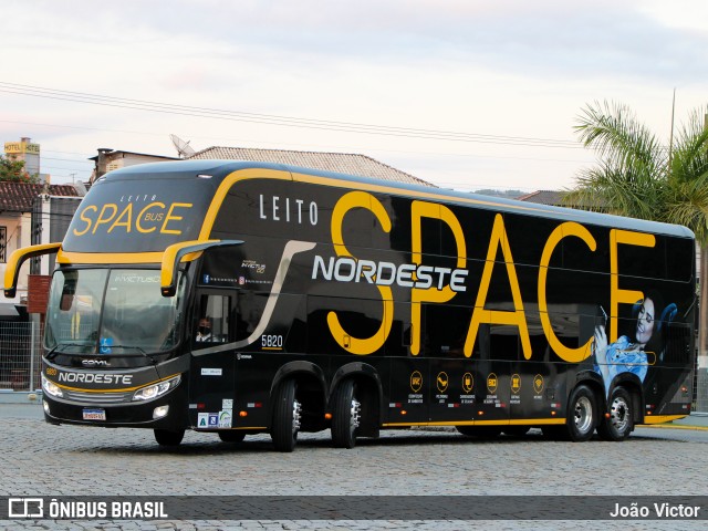Expresso Nordeste 5820 na cidade de Balneário Camboriú, Santa Catarina, Brasil, por João Victor. Número da foto: #12304677.