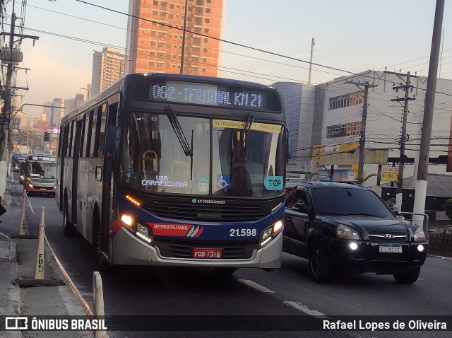 Viação Osasco 21.598 na cidade de Osasco, São Paulo, Brasil, por Rafael Lopes de Oliveira. Número da foto: #12302196.