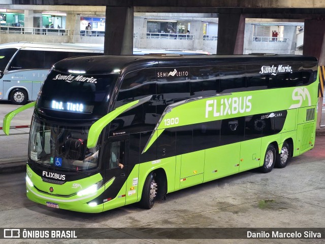 Santa Maria Fretamento e Turismo > Transportes Santa Maria(SP) 1300 na cidade de Curitiba, Paraná, Brasil, por Danilo Marcelo Silva. Número da foto: #12306550.