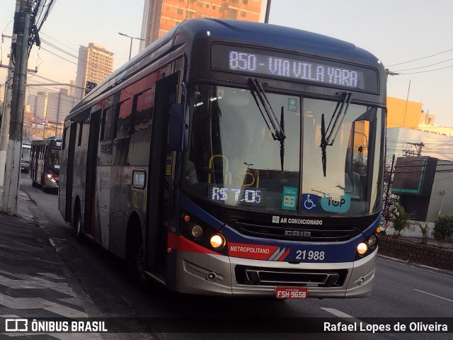 Viação Osasco 21.988 na cidade de Osasco, São Paulo, Brasil, por Rafael Lopes de Oliveira. Número da foto: #12305437.