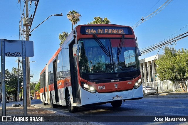 Redbus Urbano 1767 na cidade de Cerro Navia, Santiago, Metropolitana de Santiago, Chile, por Jose Navarrete. Número da foto: #12307890.
