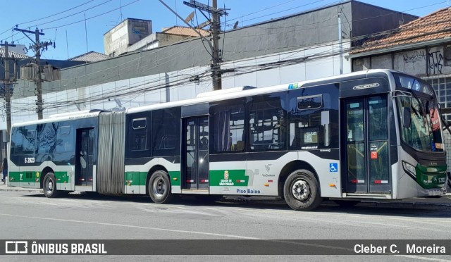 Via Sudeste Transportes S.A. 5 2923 na cidade de São Paulo, São Paulo, Brasil, por Cleber C.  Moreira. Número da foto: #12309775.