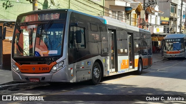 Viação Gato Preto 8 2693 na cidade de São Paulo, São Paulo, Brasil, por Cleber C.  Moreira. Número da foto: #12309651.