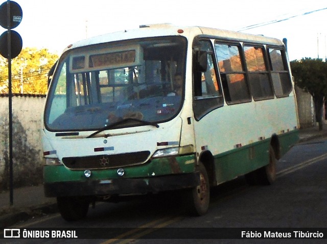 Ônibus Particulares 3728 na cidade de Três Corações, Minas Gerais, Brasil, por Fábio Mateus Tibúrcio. Número da foto: #12307906.