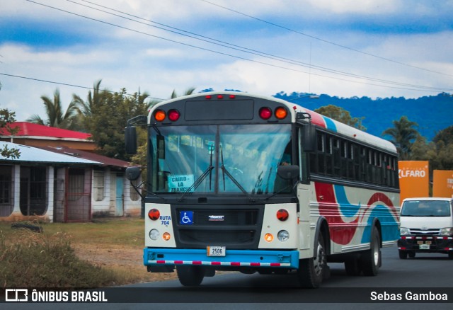Autobuses sin identificación - Costa Rica 00 na cidade de Siquirres, Limón, Costa Rica, por Sebas Gamboa. Número da foto: #12312695.