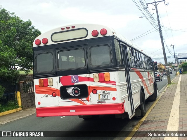 Transportes La Fortaleza 16 na cidade de Santa Bárbara, Santa Bárbara, Heredia, Costa Rica, por Sebastián Solano. Número da foto: #12312380.