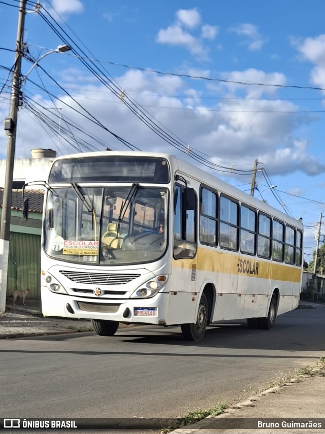 Escolares 4468 na cidade de São José da Lapa, Minas Gerais, Brasil, por Bruno Guimarães. Número da foto: #12317426.