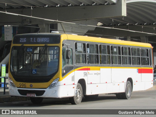 Empresa Metropolitana 596 na cidade de Jaboatão dos Guararapes, Pernambuco, Brasil, por Gustavo Felipe Melo. Número da foto: #12372633.