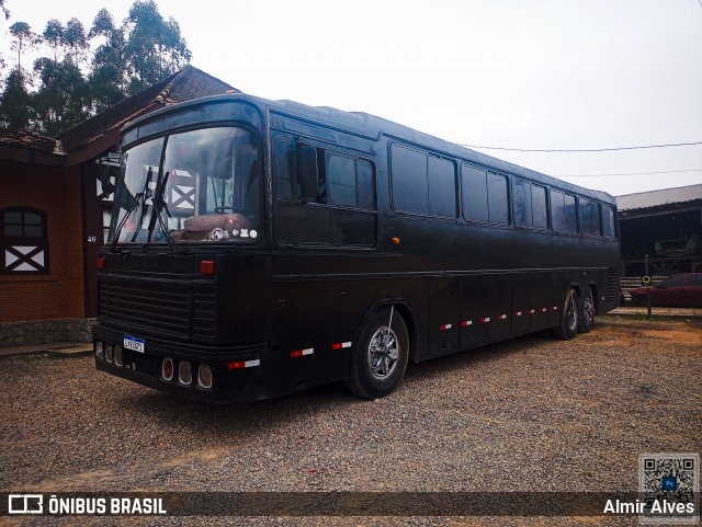 Ônibus Particulares 3671 na cidade de Indaial, Santa Catarina, Brasil, por Almir Alves. Número da foto: #12373147.