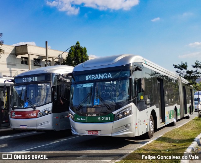 Via Sudeste Transportes S.A. 5 2151 na cidade de São Paulo, São Paulo, Brasil, por Felipe Goncalves do Vale. Número da foto: #12398938.