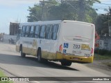 Empresa Metropolitana 703 na cidade de Jaboatão dos Guararapes, Pernambuco, Brasil, por Jonathan Silva. Número da foto: #:id.
