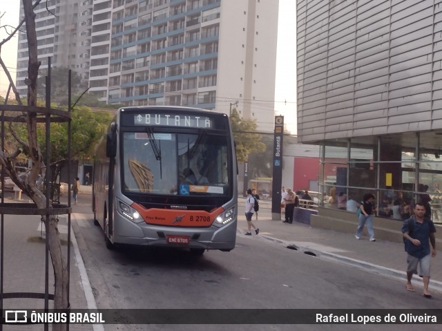 Viação Gato Preto 8 2708 na cidade de São Paulo, São Paulo, Brasil, por Rafael Lopes de Oliveira. Número da foto: #12402718.