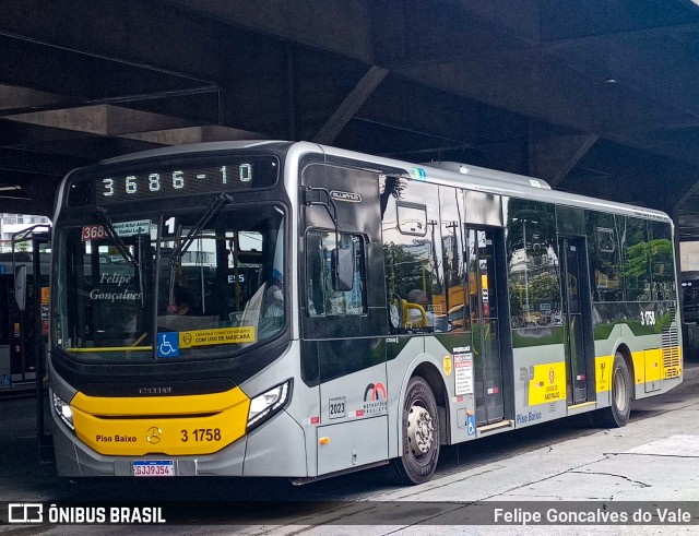 Viação Metrópole Paulista - Zona Leste 3 1758 na cidade de São Paulo, São Paulo, Brasil, por Felipe Goncalves do Vale. Número da foto: #12402215.