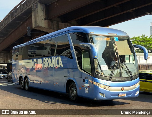 Viação Águia Branca 32730 na cidade de Rio de Janeiro, Rio de Janeiro, Brasil, por Bruno Mendonça. Número da foto: #12405986.