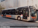 Viação Gato Preto 8 2713 na cidade de São Paulo, São Paulo, Brasil, por Rafael Lopes de Oliveira. Número da foto: #12404687.
