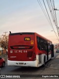 Buses Omega 6080 na cidade de Puente Alto, Cordillera, Metropolitana de Santiago, Chile, por Rogelio Labra Silva. Número da foto: #:id.