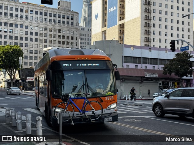LACMTA - Los Angeles County Metropolitan Transportation Authority 3878 na cidade de Los Angeles, California, Estados Unidos, por Marco Silva. Número da foto: #12409004.