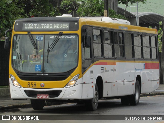 Empresa Metropolitana 858 na cidade de Recife, Pernambuco, Brasil, por Gustavo Felipe Melo. Número da foto: #12409109.