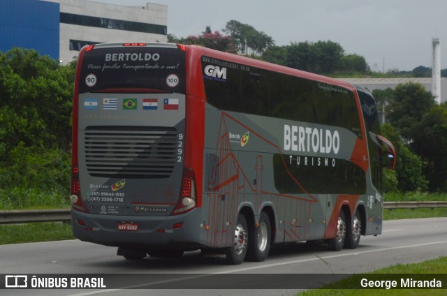 Bertoldo Turismo e Excursões 9292 na cidade de Santa Isabel, São Paulo, Brasil, por George Miranda. Número da foto: #12411271.