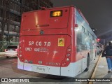 Redbus Urbano 2033 na cidade de Providencia, Santiago, Metropolitana de Santiago, Chile, por Benjamín Tomás Lazo Acuña. Número da foto: #12411077.