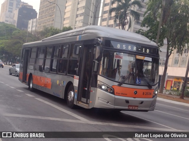 Viação Gato Preto 8 2536 na cidade de São Paulo, São Paulo, Brasil, por Rafael Lopes de Oliveira. Número da foto: #12413395.