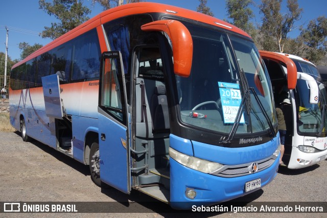 Autobuses sin identificación - Chile  na cidade de Rinconada, Los Andes, Valparaíso, Chile, por Sebastián Ignacio Alvarado Herrera. Número da foto: #12414699.