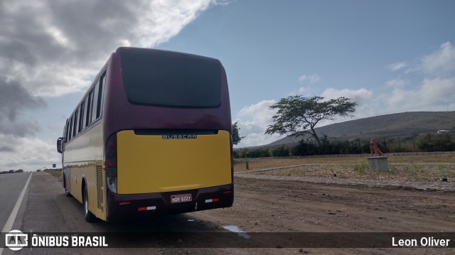Ônibus Particulares 9709 na cidade de Bezerros, Pernambuco, Brasil, por Leon Oliver. Número da foto: #12412658.