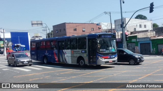 Empresa de Ônibus Vila Galvão 30.569 na cidade de São Paulo, São Paulo, Brasil, por Alexandre Fontana. Número da foto: #12413231.