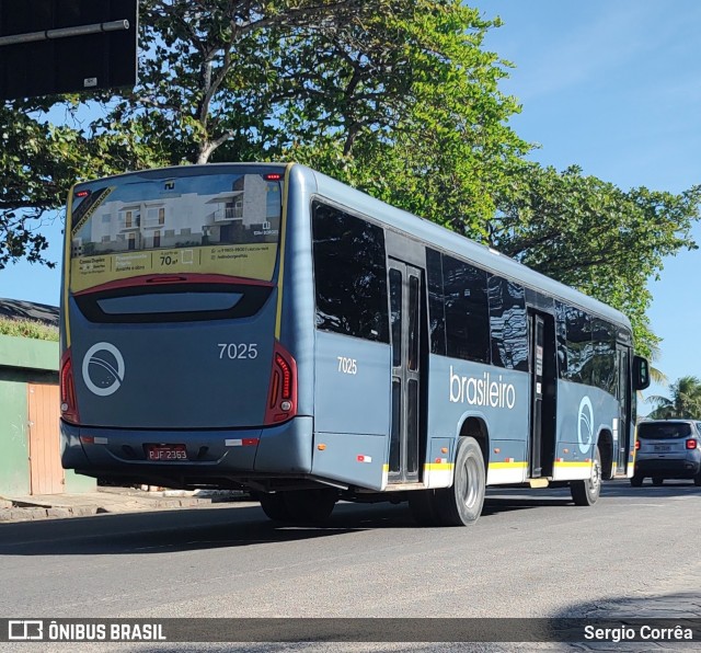 Expresso Brasileiro 7025 na cidade de Porto Seguro, Bahia, Brasil, por Sergio Corrêa. Número da foto: #12415405.