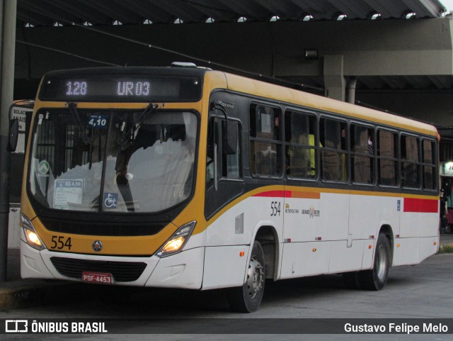 Empresa Metropolitana 554 na cidade de Recife, Pernambuco, Brasil, por Gustavo Felipe Melo. Número da foto: #12417202.