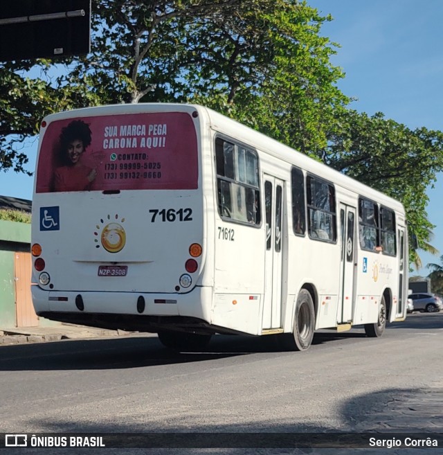 Viação Cidade Porto Seguro 71612 na cidade de Porto Seguro, Bahia, Brasil, por Sergio Corrêa. Número da foto: #12415412.