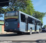 Expresso Brasileiro 7025 na cidade de Porto Seguro, Bahia, Brasil, por Sergio Corrêa. Número da foto: #:id.