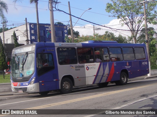 Radial Transporte Coletivo 41.742 na cidade de Itaquaquecetuba, São Paulo, Brasil, por Gilberto Mendes dos Santos. Número da foto: #12420969.