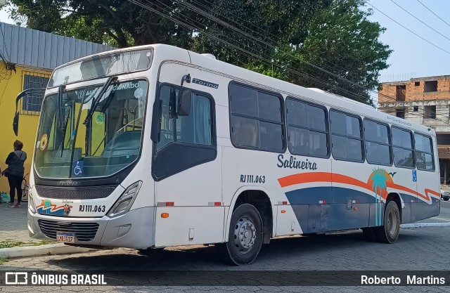 Auto Viação Salineira RJ 111.063 na cidade de Araruama, Rio de Janeiro, Brasil, por Roberto  Martins. Número da foto: #12423012.
