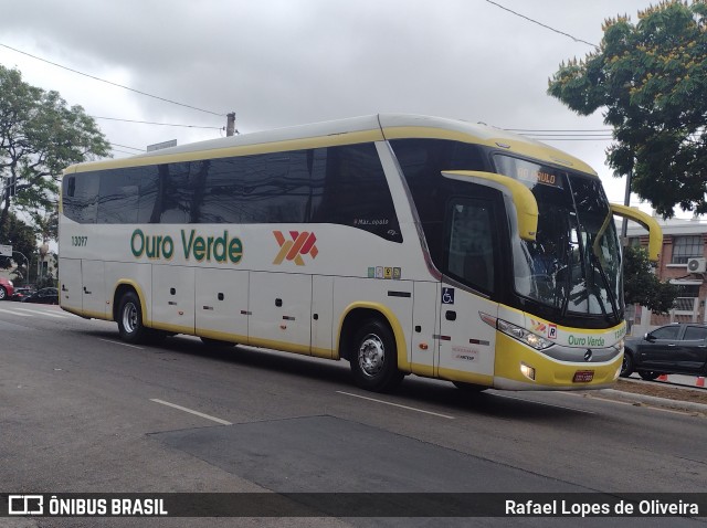 Auto Viação Ouro Verde 13097 na cidade de São Paulo, São Paulo, Brasil, por Rafael Lopes de Oliveira. Número da foto: #12422492.