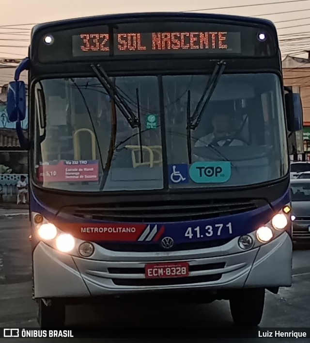 Radial Transporte Coletivo 41.371 na cidade de Suzano, São Paulo, Brasil, por Luiz Henrique. Número da foto: #12377911.