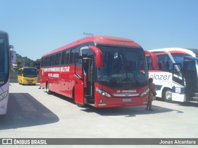 Corpo de Bombeiros V4-121 na cidade de Duque de Caxias, Rio de Janeiro, Brasil, por Jonas Alcantara. Número da foto: #12378621.