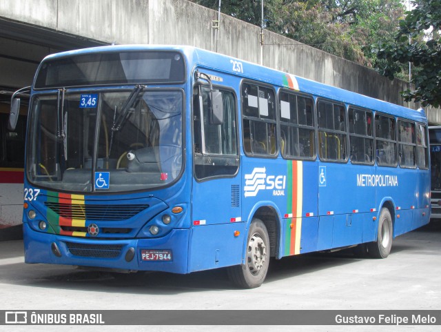 Empresa Metropolitana 237 na cidade de Jaboatão dos Guararapes, Pernambuco, Brasil, por Gustavo Felipe Melo. Número da foto: #12425483.
