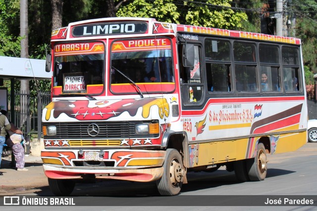 Linea 8 - 8 de Diciembre 1520 na cidade de Limpio, Central, Paraguai, por José Paredes. Número da foto: #12426436.