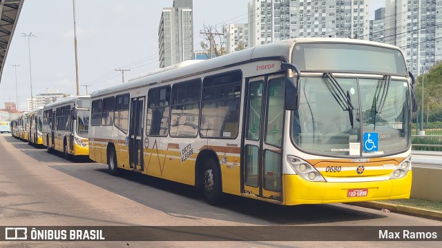 Companhia Carris Porto-Alegrense 0680 na cidade de Porto Alegre, Rio Grande do Sul, Brasil, por Max Ramos. Número da foto: #12425404.