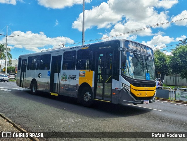 Circular Santa Luzia > Protetora Transportes 688 na cidade de São José do Rio Preto, São Paulo, Brasil, por Rafael Rodenas. Número da foto: #12425922.