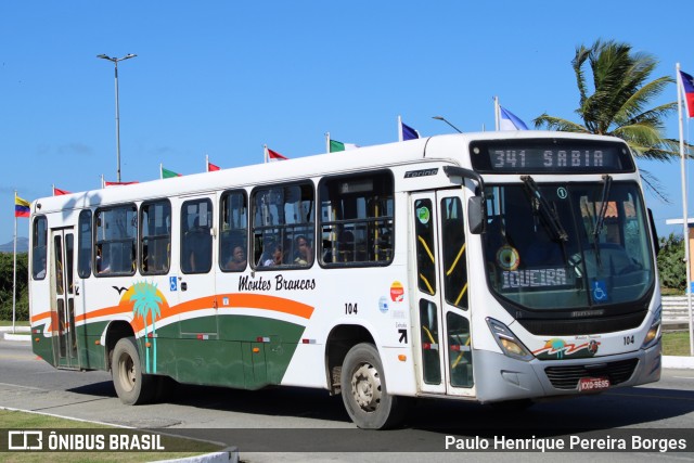 Viação Montes Brancos 104 na cidade de Arraial do Cabo, Rio de Janeiro, Brasil, por Paulo Henrique Pereira Borges. Número da foto: #12429265.