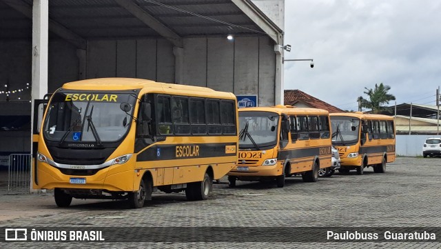 Escolares na cidade de Guaratuba, Paraná, Brasil, por Paulobuss Guaratuba. Número da foto: #12429246.