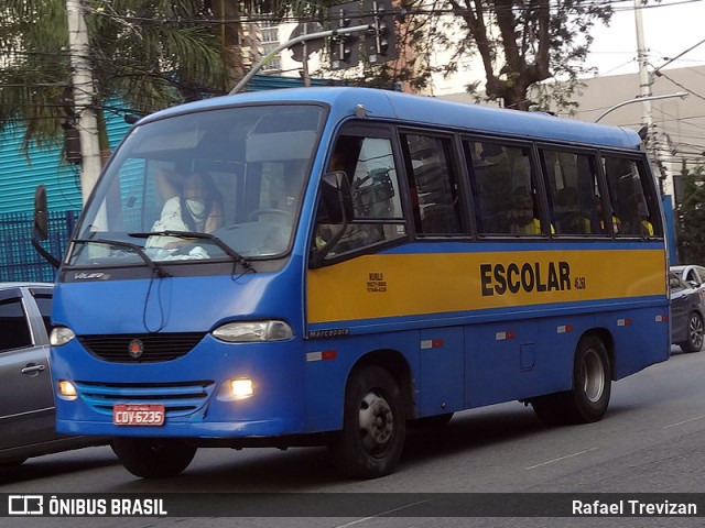 Escolares 46.268 na cidade de São Paulo, São Paulo, Brasil, por Rafael Trevizan. Número da foto: #12430557.