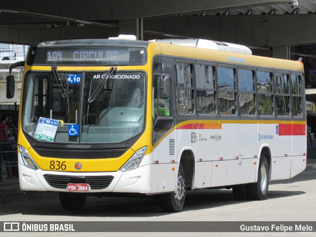Empresa Metropolitana 836 na cidade de Recife, Pernambuco, Brasil, por Gustavo Felipe Melo. Número da foto: #12437942.